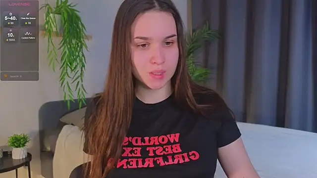 Roxie Mils online show from 13, 12, 2024