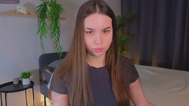 Roxie Mils online show from 17, 12, 2024