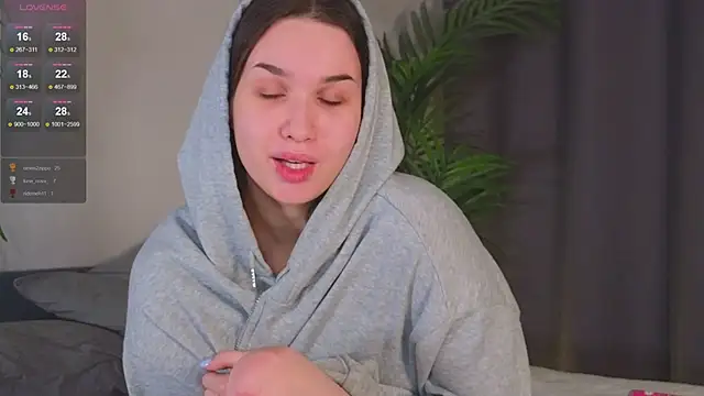 Roxie Mils online show from 18, 12, 2024