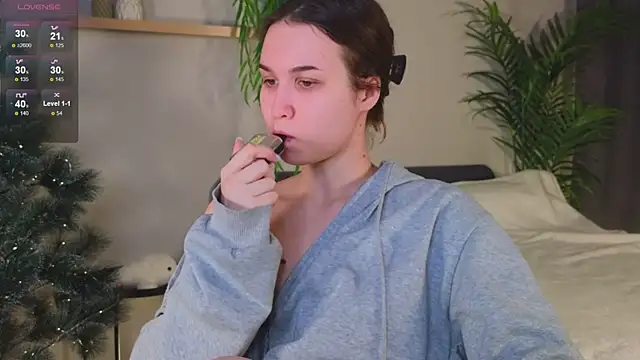 Roxie Mils online show from 21, 12, 2024