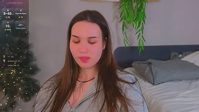 Roxie Mils online show from 8, 1, 2025