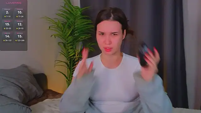 Roxie Mils online show from 19, 1, 2025