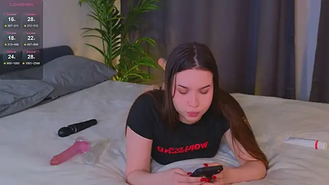 Roxie Mils online show from 21, 1, 2025