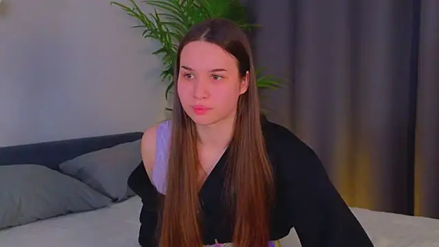 Roxie Mils online show from 25, 1, 2025