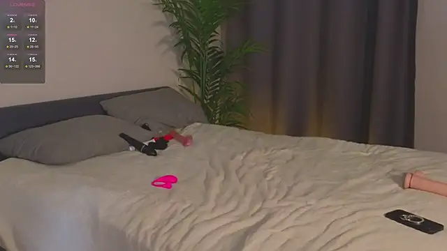 Roxie Mils online show from 1, 2, 2025