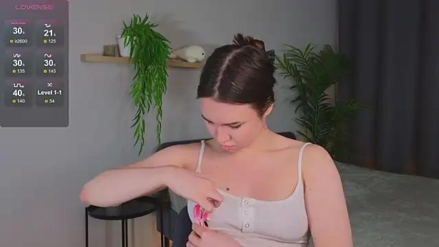 Roxie Mils online show from 4, 2, 2025