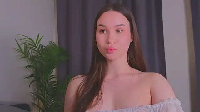 Roxie Mils online show from 6, 2, 2025