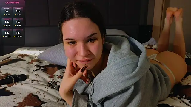 Roxie Mils online show from 14, 3, 2025