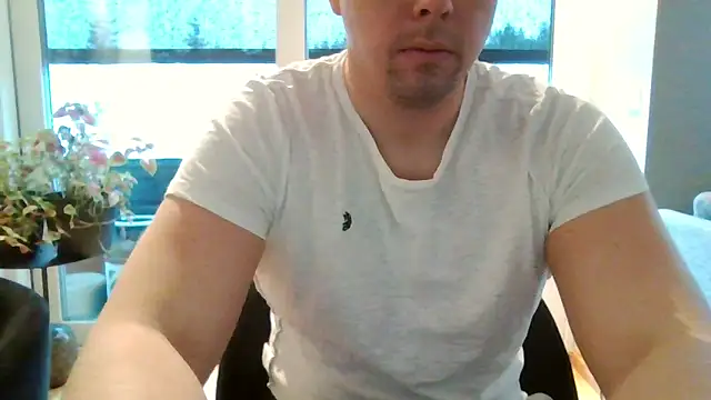 Snapshot of aleksergira chatting on 3, 2, 2025 aleksergira online show from 3, 2, 2025