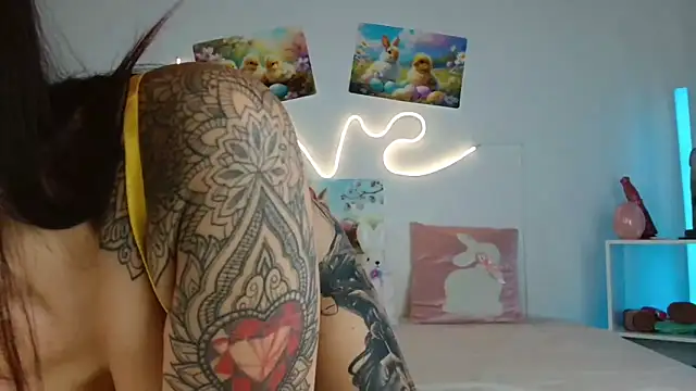 JuliaVegaOff online show from 8, 4, 2026