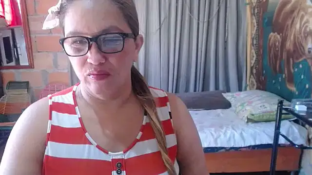 Snapshot of mom_son_dirty chatting on 8, 7, 2026 mom son dirty online show from 8, 7, 2026