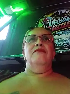 Snapshot of mom_son_dirty chatting on 1, 8, 2026 mom son dirty online show from 1, 8, 2026