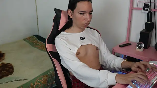 Snapshot of Flaream_angel chatting on 1, 1, 2025 Flaream angel online show from 1, 1, 2025