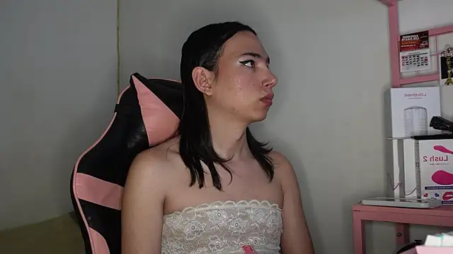 Snapshot of Flaream_angel chatting on 30, 10, 2025 Flaream angel online show from 30, 10, 2025