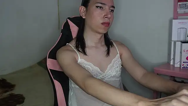 Snapshot of Flaream_angel chatting on 2, 11, 2025 Flaream angel online show from 2, 11, 2025