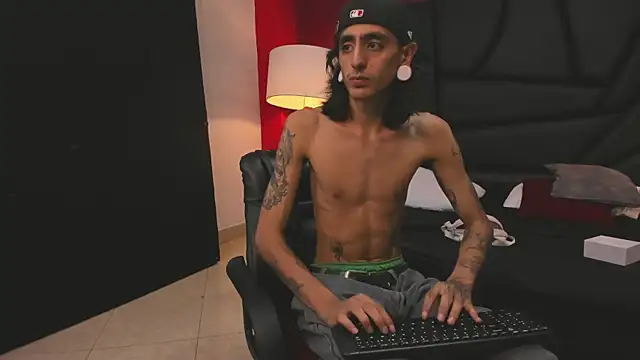 Snapshot of Matthew_Dixonn chatting on 21, 12, 2024 Matthew Dixonn online show from 21, 12, 2024