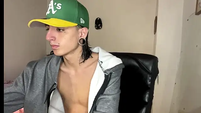 Snapshot of Matthew_Dixonn chatting on 5, 2, 2025 Matthew Dixonn online show from 5, 2, 2025