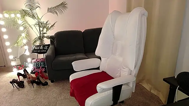 YourMarthaMayer online show from 5, 3, 2025