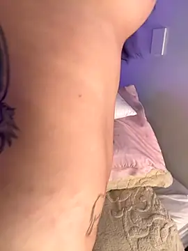 Mae Henao9 online show from 22, 10, 2025