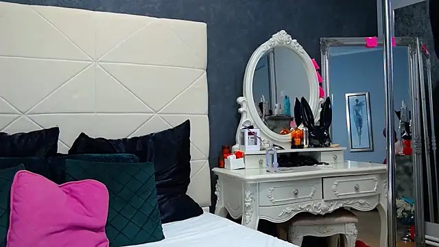 IssaSmith online show from 17, 1, 2025