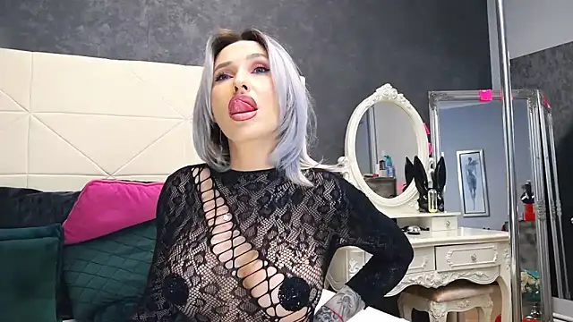 IssaSmith online show from 1, 3, 2025