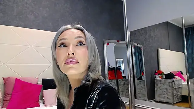 IssaSmith online show from 28, 3, 2026