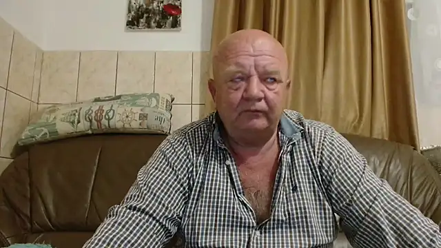 Snapshot of fullballs6 chatting on 12, 9, 2025 fullballs6 online show from 12, 9, 2025