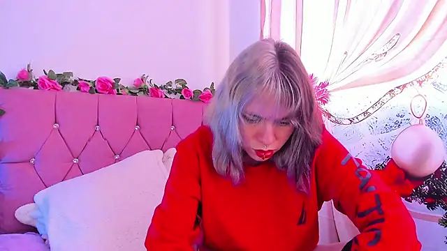 Snapshot of GilaKat chatting on 5, 12, 2024 GilaKat online show from 5, 12, 2024