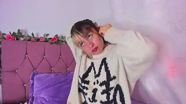 Snapshot of GilaKat chatting on 11, 2, 2025 GilaKat online show from 11, 2, 2025