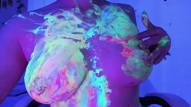 Snapshot of GilaKat chatting on 2, 3, 2025 GilaKat online show from 2, 3, 2025