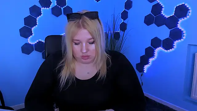 Snapshot of juli_kisss chatting on 24, 4, 2026 juli kisss online show from 24, 4, 2026