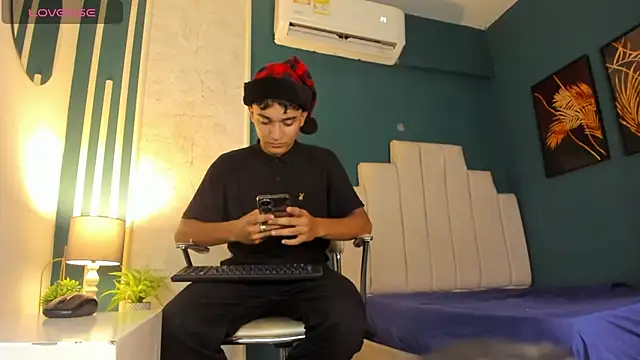 Austin Cardieff online show from 30, 12, 2024