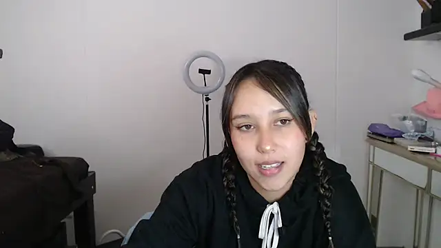 Skarlet Adams28 online show from 21, 3, 2025