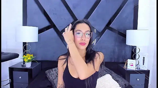 KylieWhite online show from 8, 1, 2025