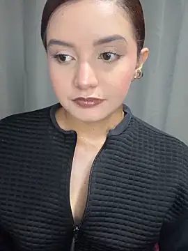 Melanyprada online show from 8, 4, 2026