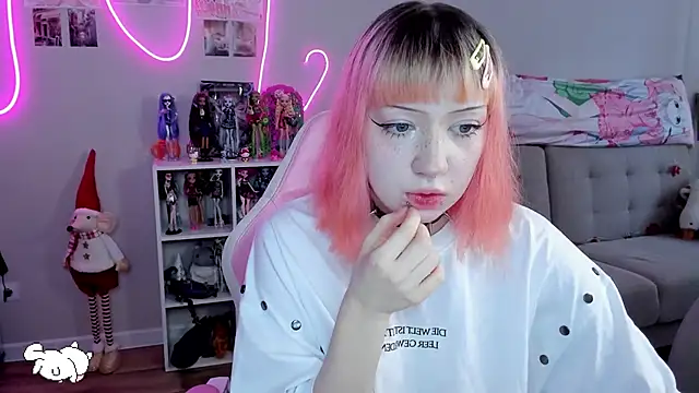 Snapshot of SweetieMollyy chatting on 13, 11, 2025 SweetieMollyy online show from 13, 11, 2025