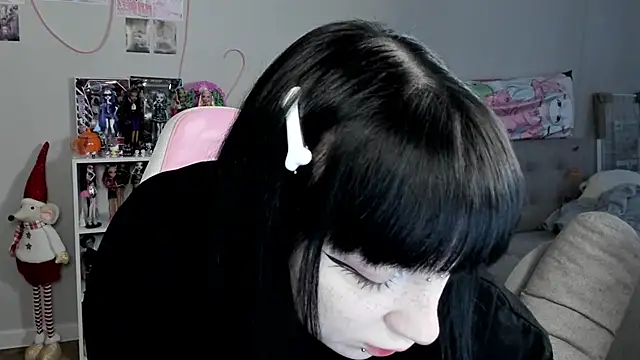 Snapshot of SweetieMollyy chatting on 24, 11, 2025 SweetieMollyy online show from 24, 11, 2025