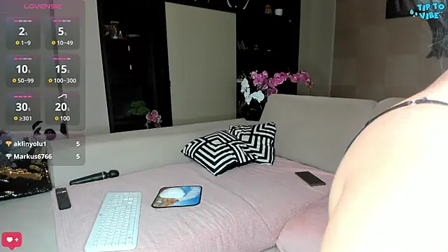 Snapshot of MichelleCara chatting on 6, 2, 2025 MichelleCara online show from 6, 2, 2025