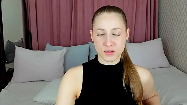 Snapshot of BritneyCruze chatting on 12, 12, 2024 BritneyCruze online show from 12, 12, 2024
