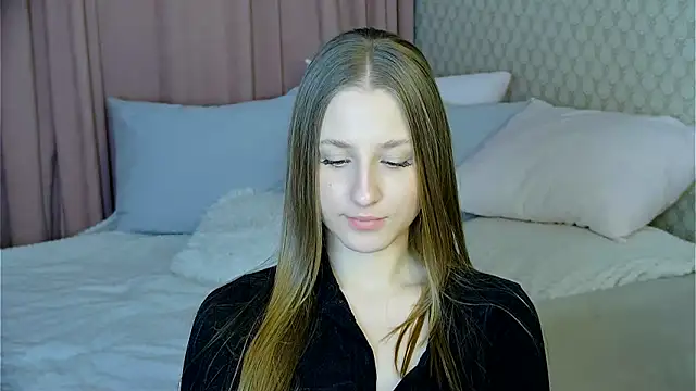 Snapshot of BritneyCruze chatting on 13, 2, 2025 BritneyCruze online show from 13, 2, 2025