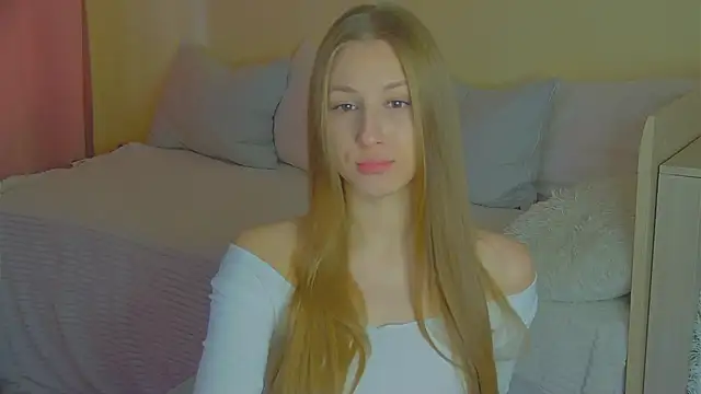 Snapshot of BritneyCruze chatting on 14, 10, 2025 BritneyCruze online show from 14, 10, 2025