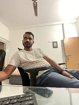 Snapshot of real_meet_girl_finding_in chatting on 10, 12, 2024 real meet girl finding in online show from 10, 12, 2024