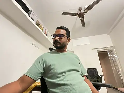 Snapshot of real_meet_girl_finding_in chatting on 13, 12, 2024 real meet girl finding in online show from 13, 12, 2024