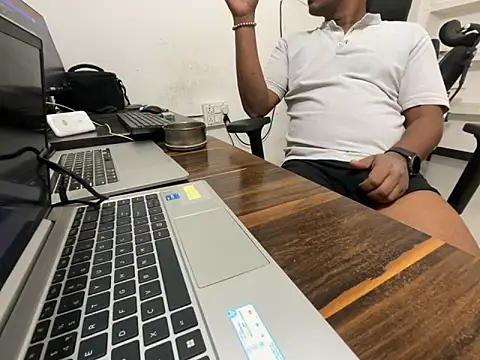 Snapshot of real_meet_girl_finding_in chatting on 13, 10, 2025 real meet girl finding in online show from 13, 10, 2025