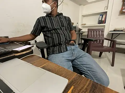 Snapshot of real_meet_girl_finding_in chatting on 15, 10, 2025 real meet girl finding in online show from 15, 10, 2025