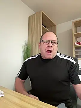 coupleLatinaLovers online show from 9, 1, 2025