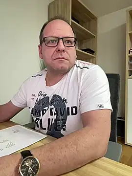 coupleLatinaLovers online show from 6, 2, 2025