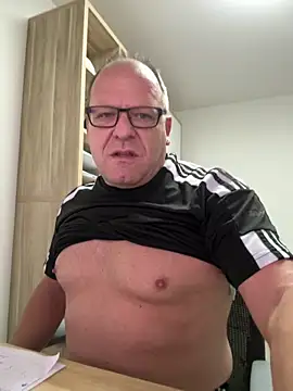 coupleLatinaLovers online show from 3, 10, 2025