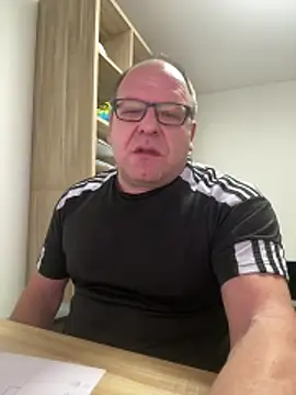 coupleLatinaLovers online show from 7, 1, 2026