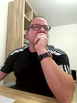 coupleLatinaLovers online show from 12, 1, 2026